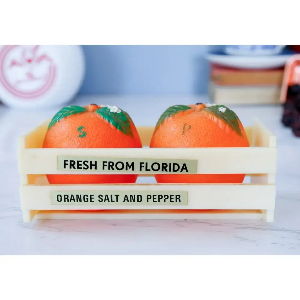 VTG Florida Orange in Crate Salt Pepper Shakers MCM Retro Cottagecore Farmhouse